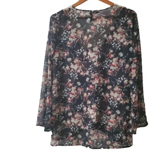 About A Girl Los Angeles Women's Sheer Floral Lace Trim Bohemian Blouse Medium - Picture 3 of 8